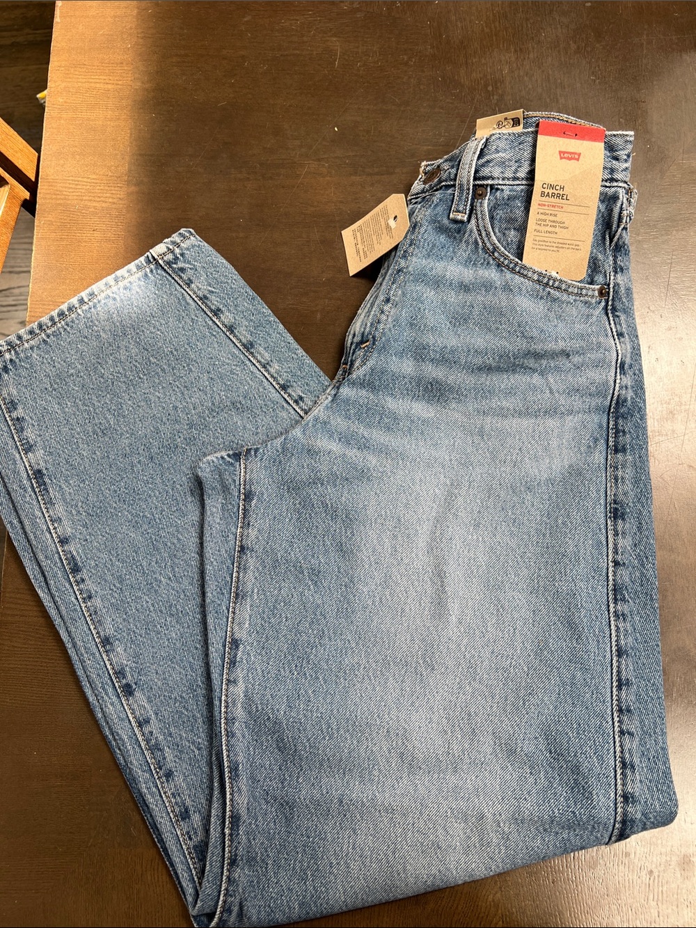 Levi's Light Blue Relaxed Cinch Barrel Jeans - Classic Wash - Picture 4 of 8